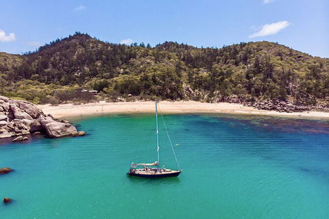 Helicopter And Magnetic Island Sailing - Goulburn Accommodation 6