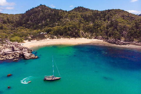 Helicopter And Magnetic Island Sailing - Goulburn Accommodation 5