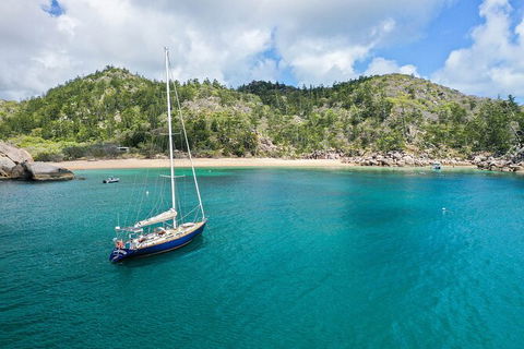 Helicopter And Magnetic Island Sailing - Goulburn Accommodation 8