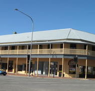 Colac Hotel - Goulburn Accommodation