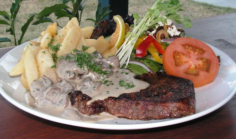 Fairways Tavern - Goulburn Accommodation 1