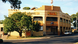 Royal Hotel Drouin - Goulburn Accommodation