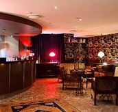 White Revolver - Goulburn Accommodation