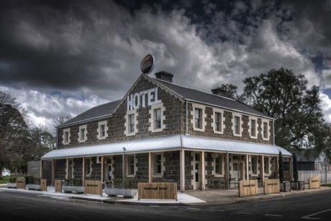 Inverleigh Hotel - Goulburn Accommodation 0