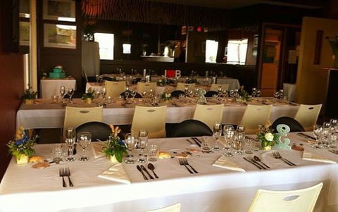 Zebra Crossing Bar & Bistro - Goulburn Accommodation 3