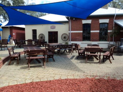 Grass Valley Tavern - Goulburn Accommodation 3