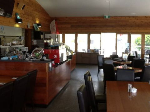 Fat Fish Beachfront Bistro - Goulburn Accommodation 3