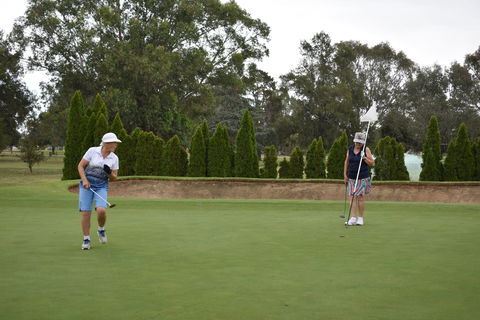 Howlong Golden Shoe Nine Hole Golf Tournament - Goulburn Accommodation 1