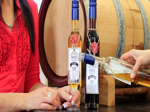 Tipples And Tales - Goulburn Accommodation 1
