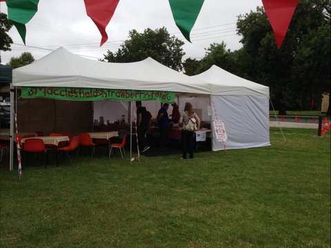 Macclesfield Strawberry Fete - Goulburn Accommodation 0