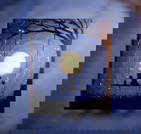 Grab a glass of wine and learn to paint 'Moonrise' - Goulburn Accommodation