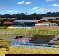 Tathra Cup Hawaiian Themed Fashions on the Field - Goulburn Accommodation