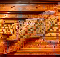 The Wonders of the Hannah Cabinet - Goulburn Accommodation