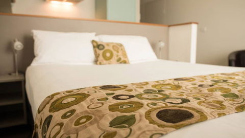 Adina Place Motel Apartments - Goulburn Accommodation 4