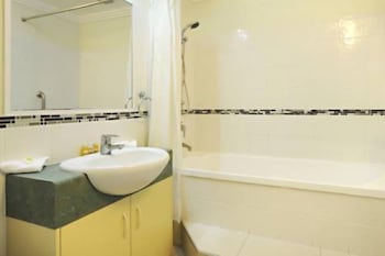 At Whitsunday Vista Holiday Apartments - Goulburn Accommodation 3