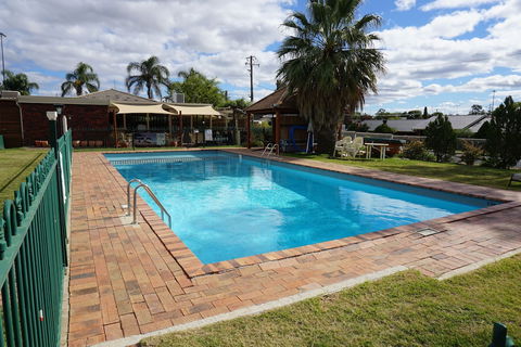 Redhill Tamworth Motor Inn & Conference Centre - Goulburn Accommodation 2