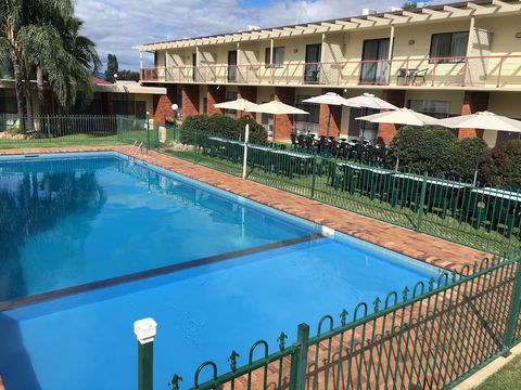 Redhill Tamworth Motor Inn & Conference Centre - Goulburn Accommodation 1
