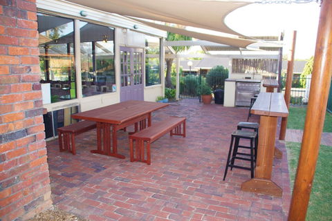 Redhill Tamworth Motor Inn & Conference Centre - Goulburn Accommodation 3