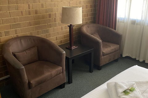 Aviators Lodge Motel - Goulburn Accommodation 4