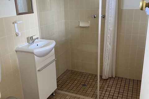 Aviators Lodge Motel - Goulburn Accommodation 6