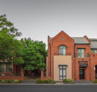 Majestic Old Lion Apartments - Goulburn Accommodation
