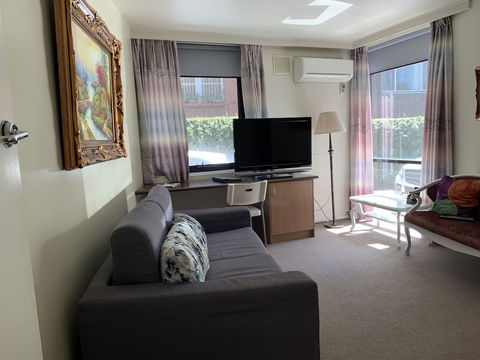 Albert Heights Serviced Apartments - Goulburn Accommodation 5