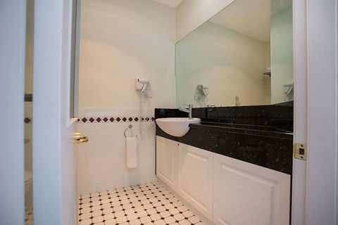 Quality Hotel Bentinck - Goulburn Accommodation 6