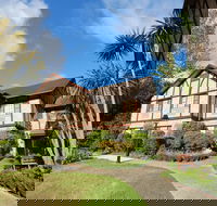 Grand Mercure The Hills Lodge - Goulburn Accommodation