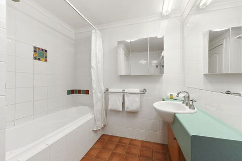 Flynns Beach Resort - Goulburn Accommodation 7