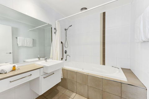 Flynns Beach Resort - Goulburn Accommodation 6