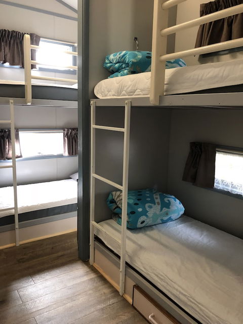 Twin Dolphins Holiday Park - Goulburn Accommodation 4