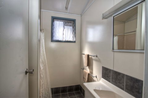 Twin Dolphins Holiday Park - Goulburn Accommodation 6