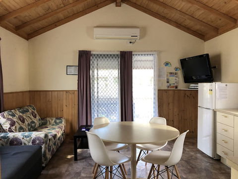 Twin Dolphins Holiday Park - Goulburn Accommodation 1