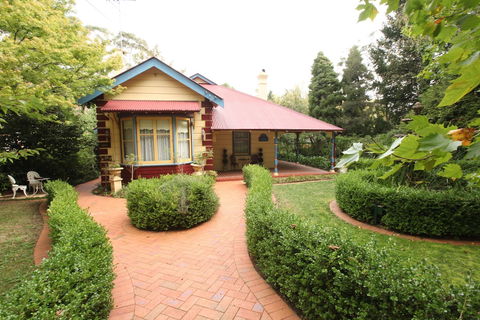 Varenna - Goulburn Accommodation 0