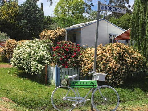 Applegate Lane Chalet - Goulburn Accommodation 2
