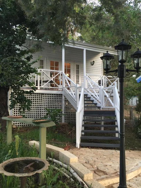 Applegate Lane Chalet - Goulburn Accommodation 4