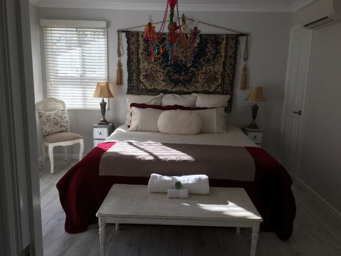Applegate Lane Chalet - Goulburn Accommodation 6