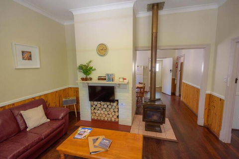 Lewana Cottages - Goulburn Accommodation 2