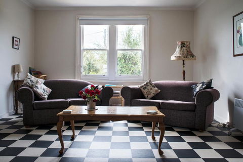 Pettit Cottage - Goulburn Accommodation 3