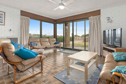 Sun & Surf Aldinga Beach Apartment - Goulburn Accommodation 5