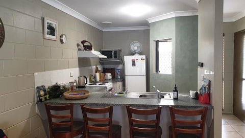 A City Retreat 2BR Apartment Reid Park Townsville - Goulburn Accommodation 6
