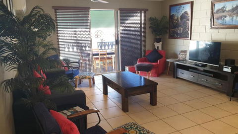 A City Retreat 2BR Apartment Reid Park Townsville - Goulburn Accommodation 5