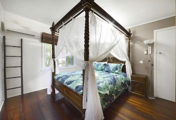 Airlie Getaway - Views - Goulburn Accommodation 3