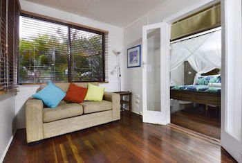 Airlie Getaway - Views - Goulburn Accommodation 4