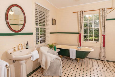 ARCADIA - The Barn Cottage & Rosehill Cottage - Goulburn Accommodation 6