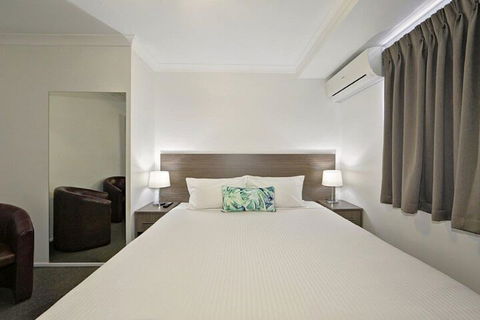 Smart Motel Bert Hinkler - Goulburn Accommodation 6