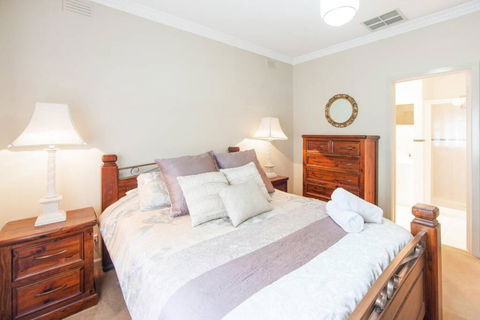 Ayr House Echuca Holiday Homes - Goulburn Accommodation 3