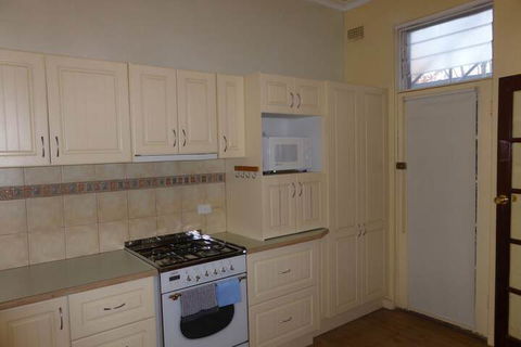 A Colourcity Apartments - Goulburn Accommodation 2