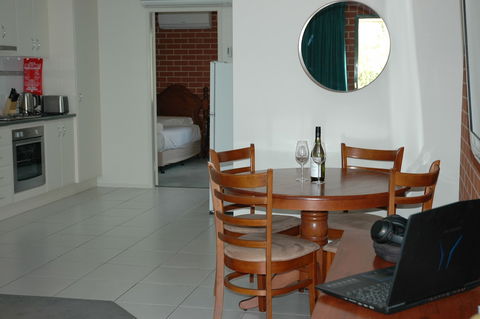 The Roseville Apartments - Goulburn Accommodation 4