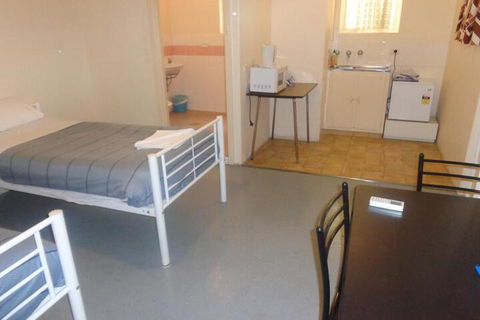 Adelaide Backpackers Travellers Inn - Goulburn Accommodation 6